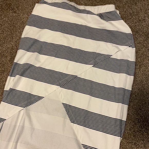 Hi-lo Roxy Striped skirt - Picture 2 of 4
